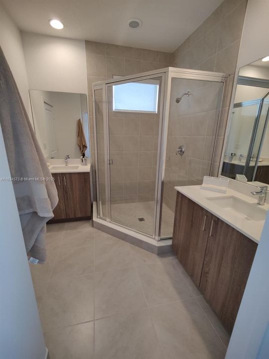 For Rent: $2,700 (4 beds, 2 baths, 2032 Square Feet)
