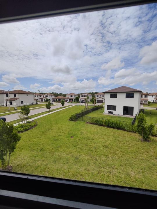 For Rent: $2,700 (4 beds, 2 baths, 2032 Square Feet)