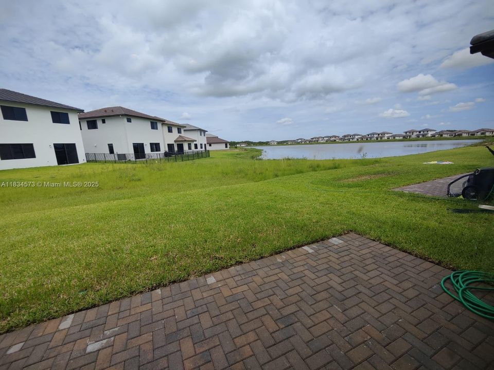 For Rent: $2,700 (4 beds, 2 baths, 2032 Square Feet)