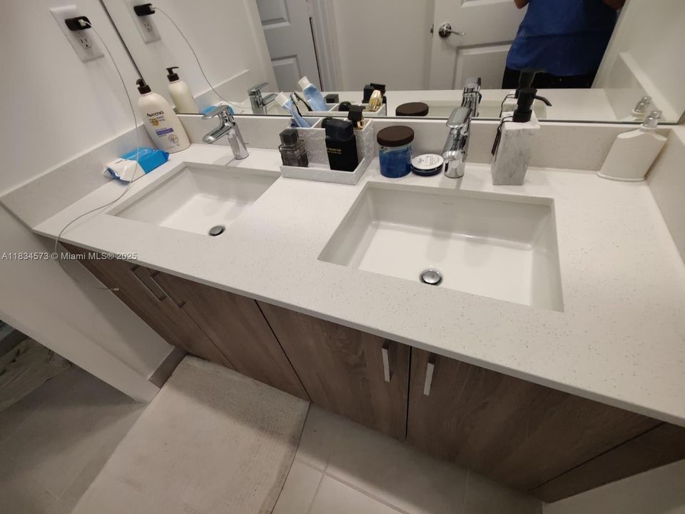 For Rent: $2,700 (4 beds, 2 baths, 2032 Square Feet)