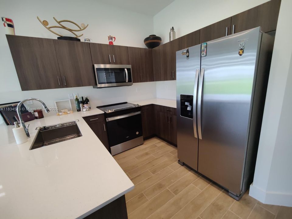 For Rent: $2,700 (4 beds, 2 baths, 2032 Square Feet)
