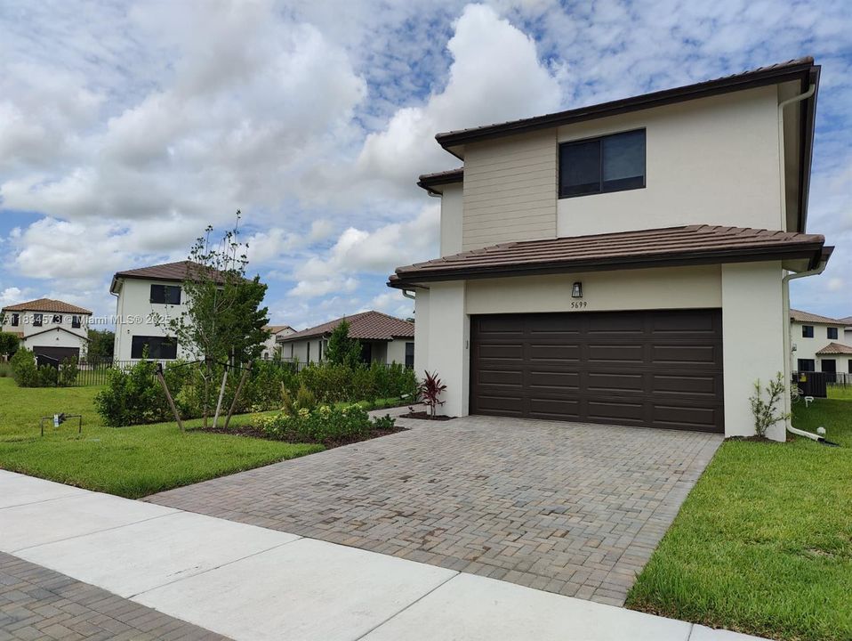 For Rent: $2,700 (4 beds, 2 baths, 2032 Square Feet)