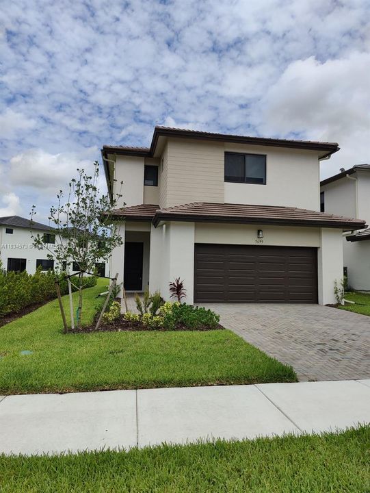 For Rent: $2,700 (4 beds, 2 baths, 2032 Square Feet)