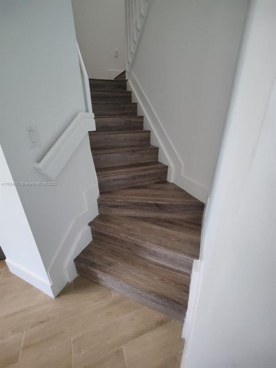 For Rent: $2,700 (4 beds, 2 baths, 2032 Square Feet)