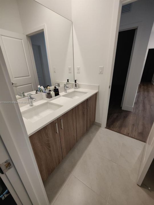For Rent: $2,700 (4 beds, 2 baths, 2032 Square Feet)