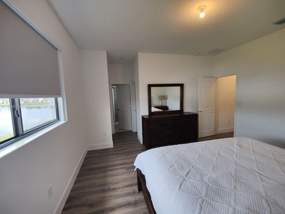 For Rent: $2,700 (4 beds, 2 baths, 2032 Square Feet)
