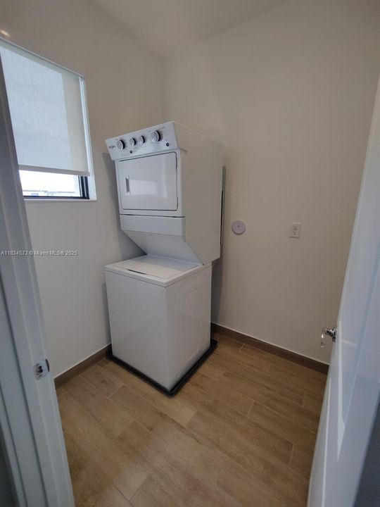 For Rent: $2,700 (4 beds, 2 baths, 2032 Square Feet)