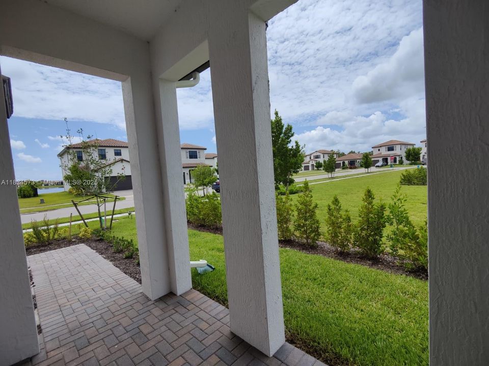 For Rent: $2,700 (4 beds, 2 baths, 2032 Square Feet)