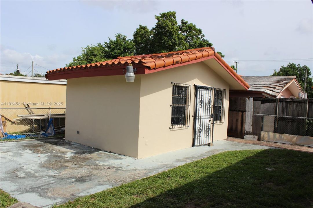 For Sale: $775,000 (5 beds, 3 baths, 2442 Square Feet)