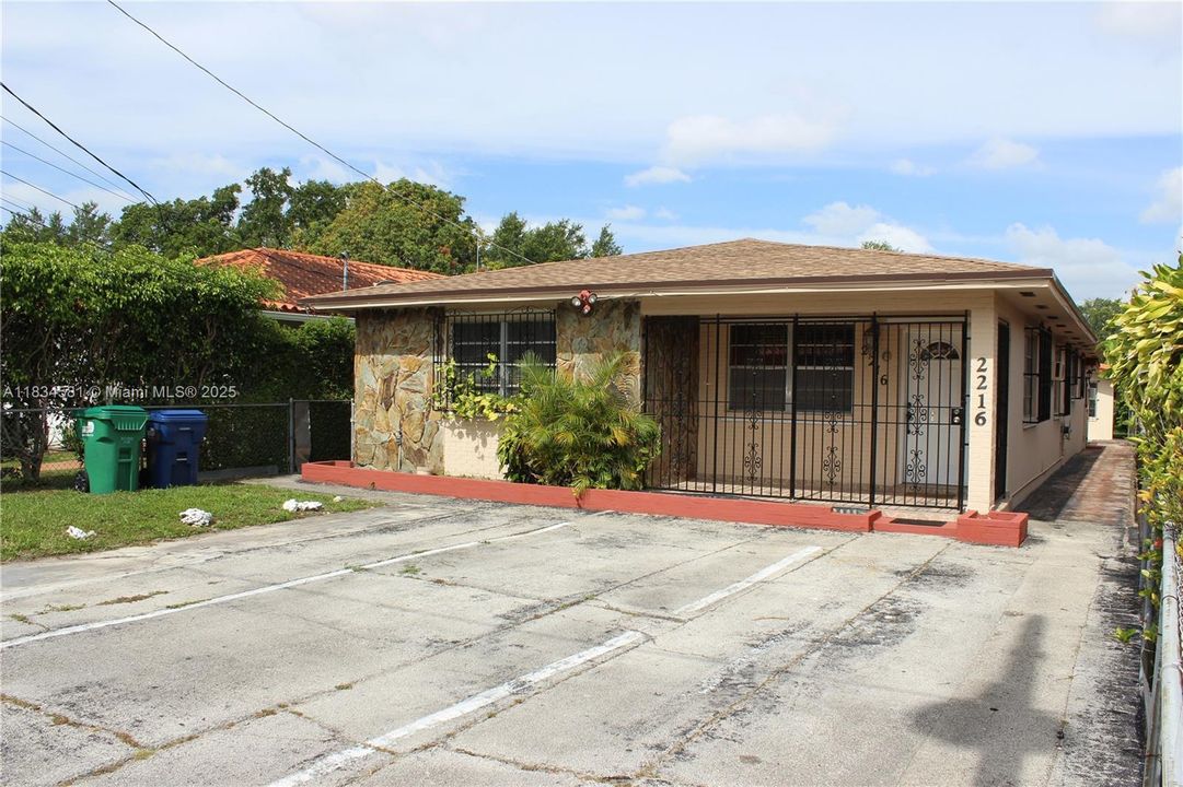 For Sale: $775,000 (5 beds, 3 baths, 2442 Square Feet)