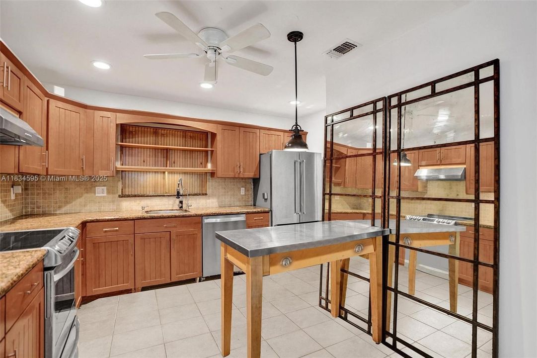 En Venta: $1,040,000 (4 camas, 4 baños, 2003 Pies cuadrados)