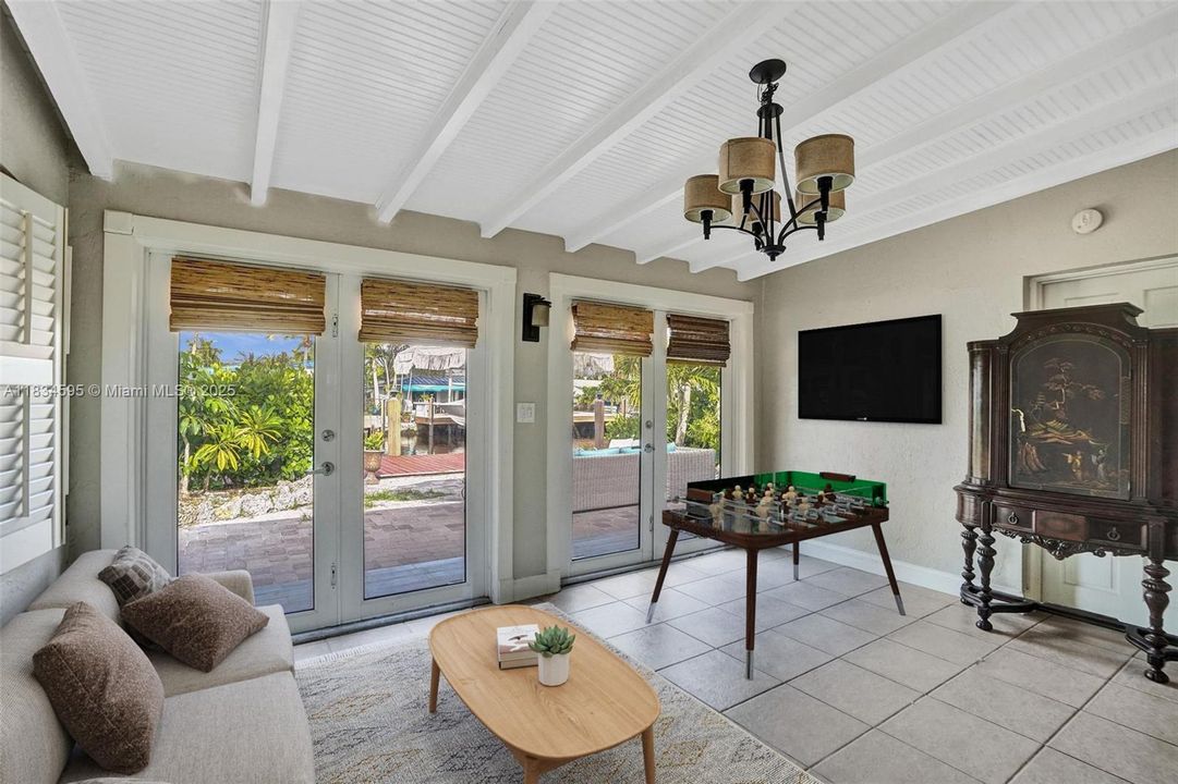 En Venta: $1,040,000 (4 camas, 4 baños, 2003 Pies cuadrados)