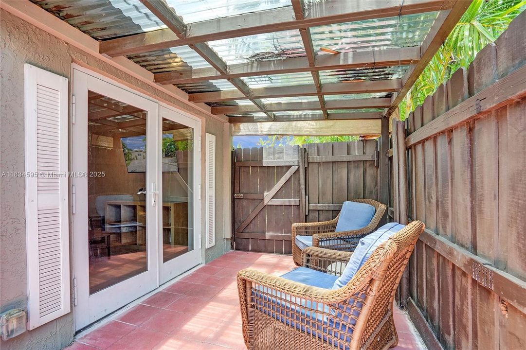 En Venta: $1,040,000 (4 camas, 4 baños, 2003 Pies cuadrados)