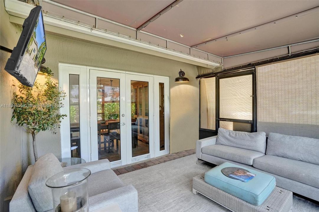 En Venta: $1,040,000 (4 camas, 4 baños, 2003 Pies cuadrados)