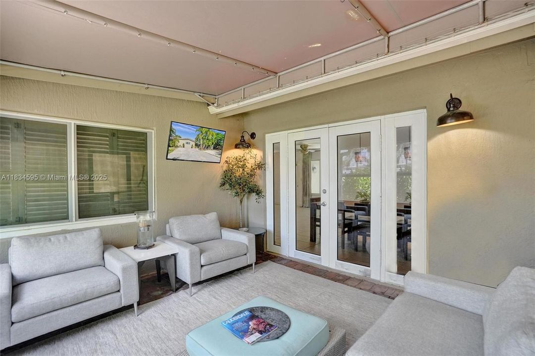 En Venta: $1,040,000 (4 camas, 4 baños, 2003 Pies cuadrados)