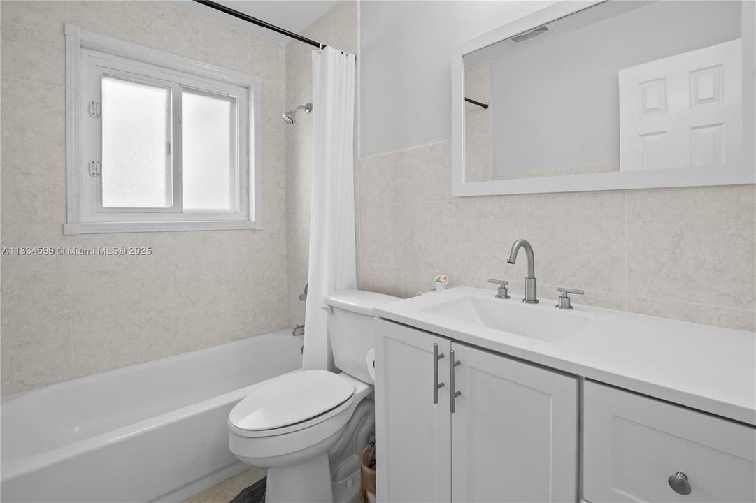 Vendido Recientemente: $569,000 (3 camas, 2 baños, 1341 Pies cuadrados)