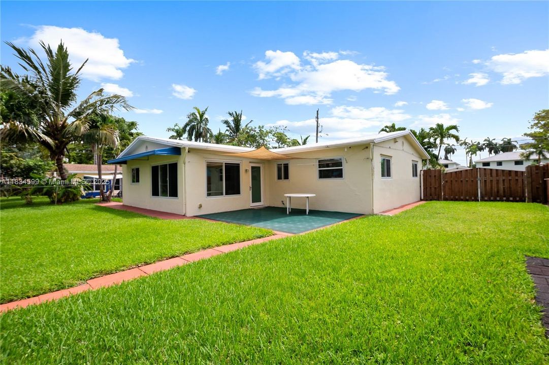 Vendido Recientemente: $569,000 (3 camas, 2 baños, 1341 Pies cuadrados)