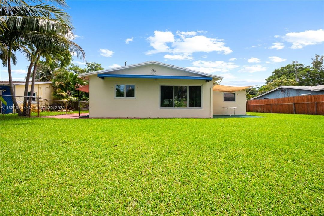 Vendido Recientemente: $569,000 (3 camas, 2 baños, 1341 Pies cuadrados)