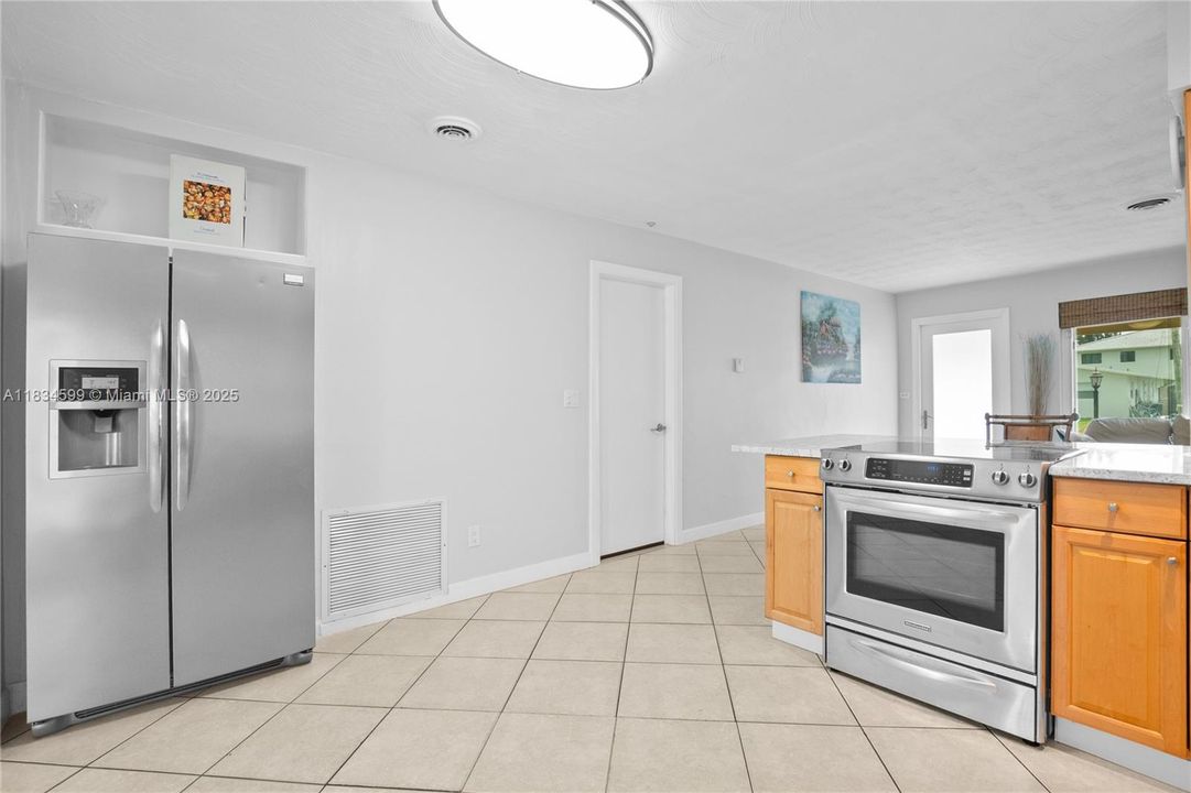 Vendido Recientemente: $569,000 (3 camas, 2 baños, 1341 Pies cuadrados)