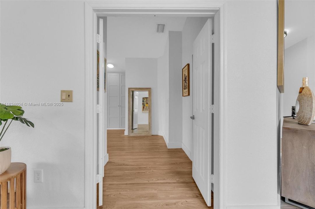 合同活跃: $699,000 (3 贝兹, 2 浴室, 1615 平方英尺)