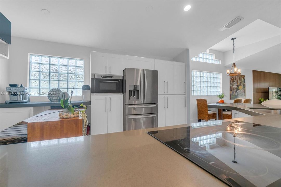 合同活跃: $699,000 (3 贝兹, 2 浴室, 1615 平方英尺)