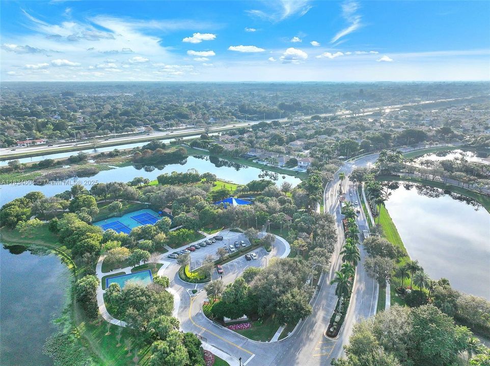 合同活跃: $699,000 (3 贝兹, 2 浴室, 1615 平方英尺)