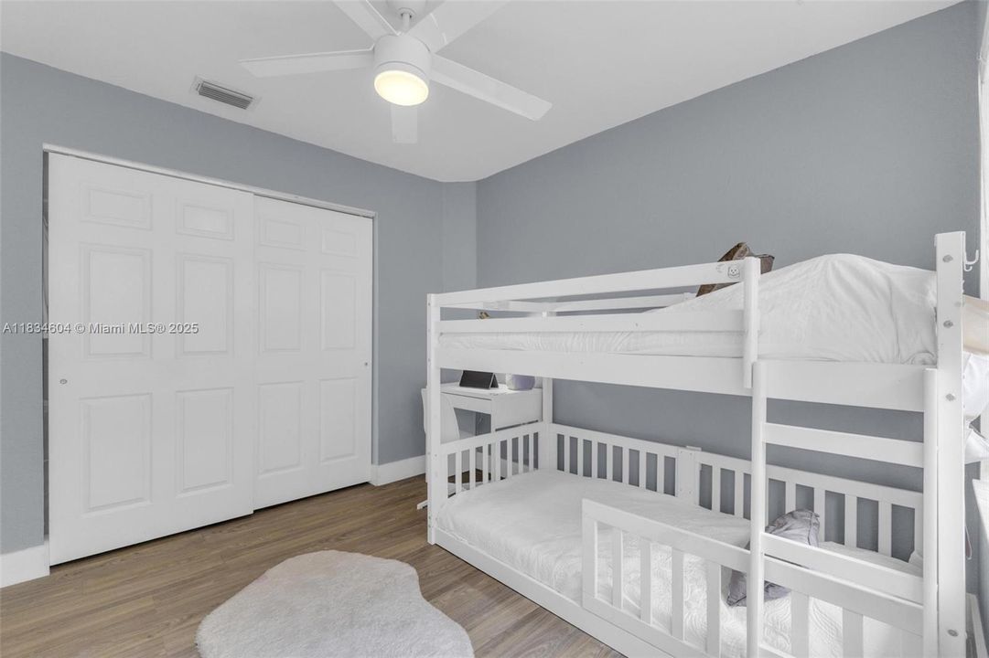 合同活跃: $699,000 (3 贝兹, 2 浴室, 1615 平方英尺)