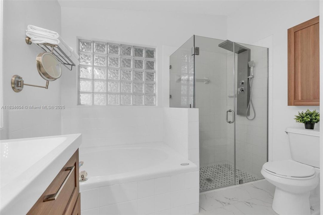 合同活跃: $699,000 (3 贝兹, 2 浴室, 1615 平方英尺)