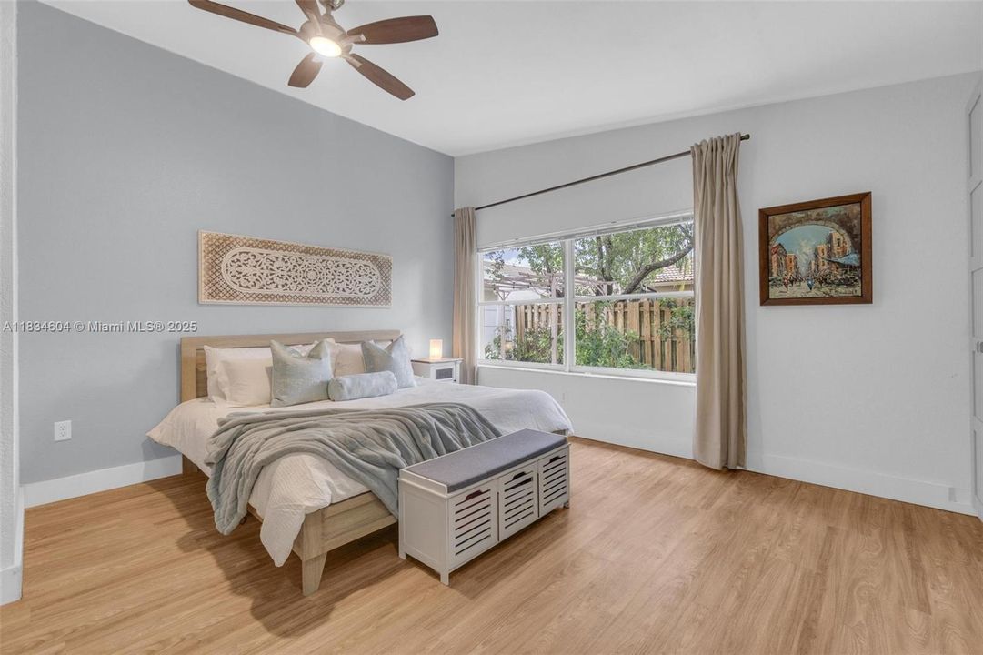 合同活跃: $699,000 (3 贝兹, 2 浴室, 1615 平方英尺)