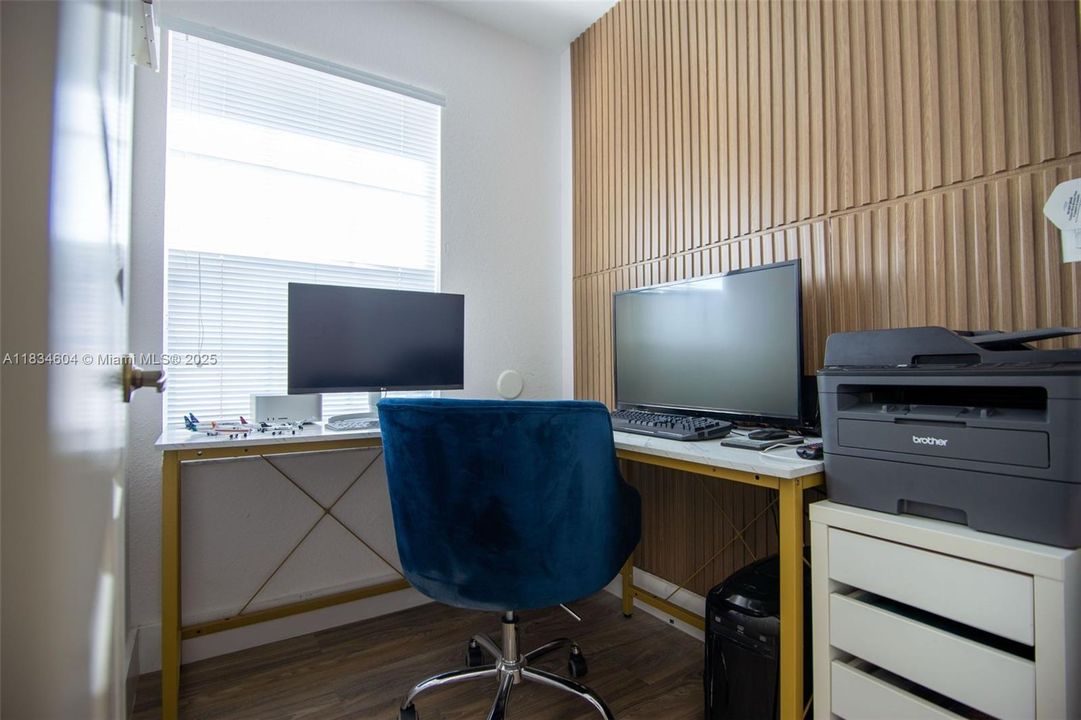 合同活跃: $699,000 (3 贝兹, 2 浴室, 1615 平方英尺)