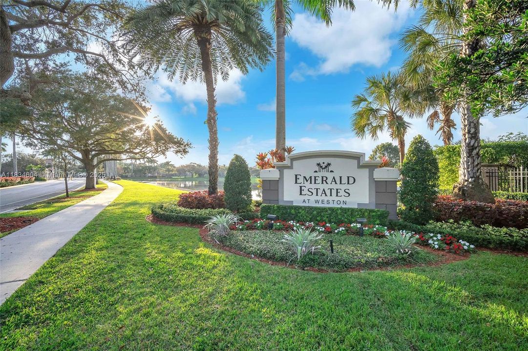 合同活跃: $699,000 (3 贝兹, 2 浴室, 1615 平方英尺)