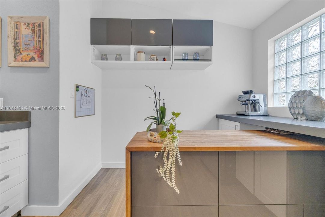 合同活跃: $699,000 (3 贝兹, 2 浴室, 1615 平方英尺)