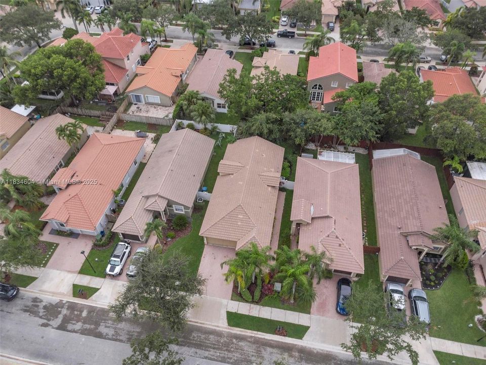 合同活跃: $699,000 (3 贝兹, 2 浴室, 1615 平方英尺)