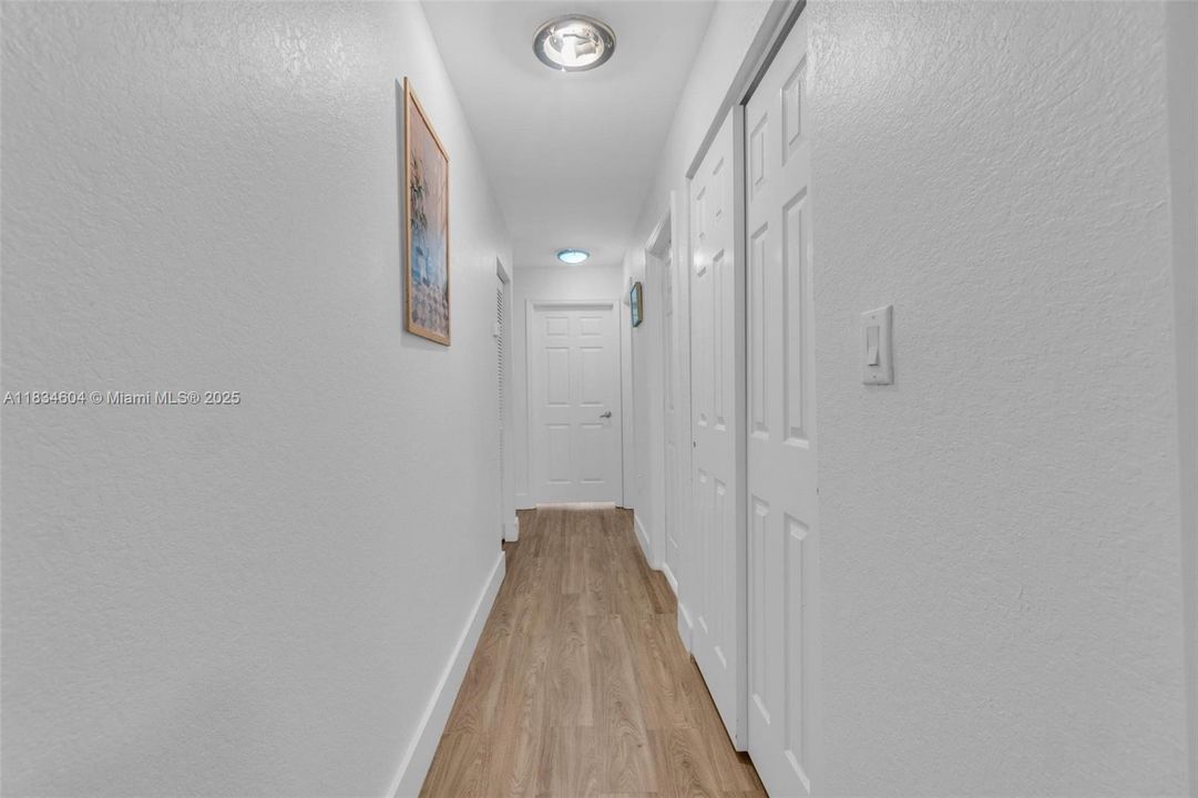 合同活跃: $699,000 (3 贝兹, 2 浴室, 1615 平方英尺)