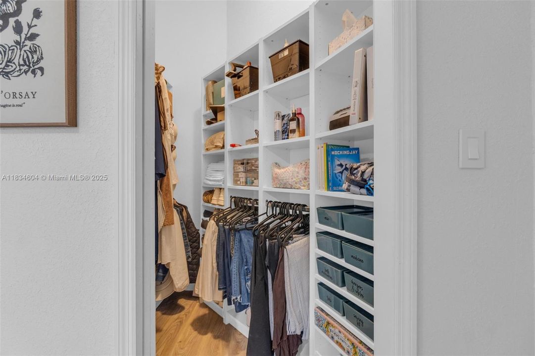 合同活跃: $699,000 (3 贝兹, 2 浴室, 1615 平方英尺)