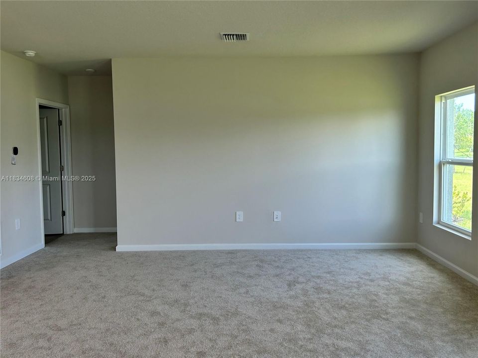 For Rent: $2,200 (3 beds, 2 baths, 1350 Square Feet)