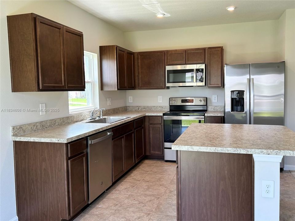 For Rent: $2,200 (3 beds, 2 baths, 1350 Square Feet)