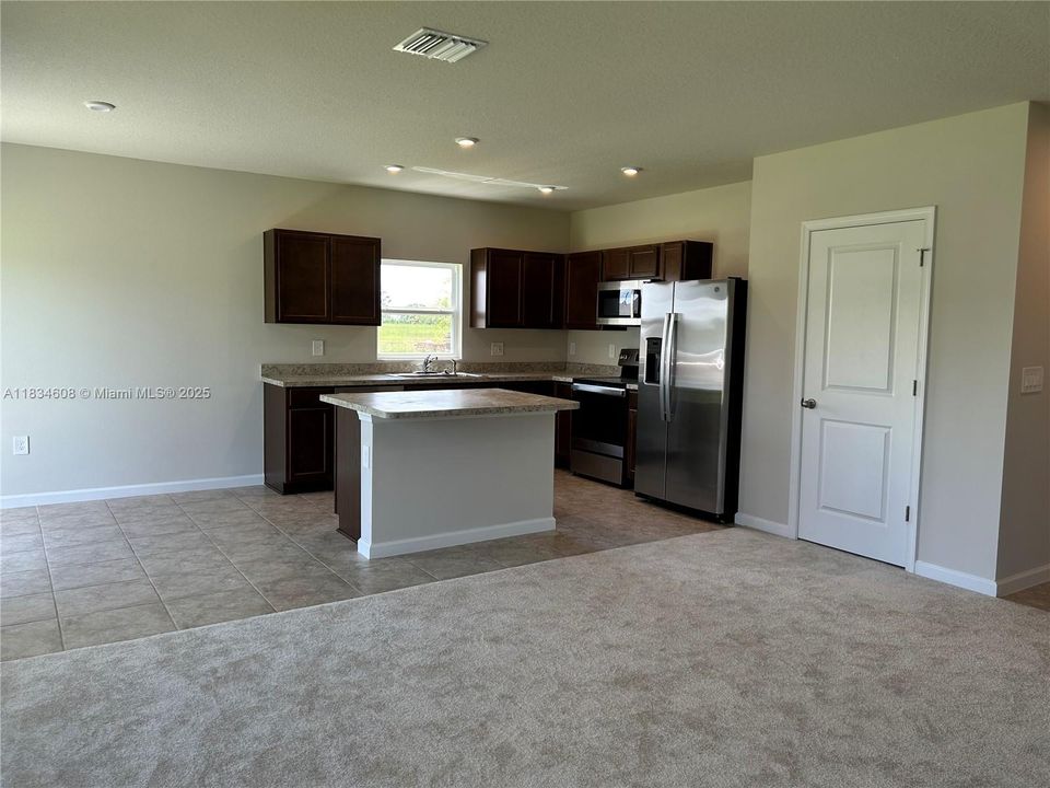 For Rent: $2,200 (3 beds, 2 baths, 1350 Square Feet)