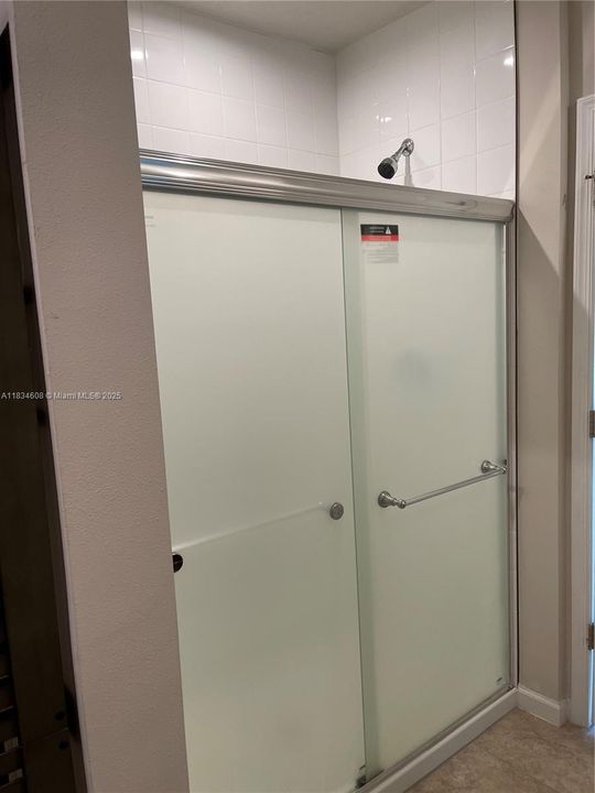 For Rent: $2,200 (3 beds, 2 baths, 1350 Square Feet)