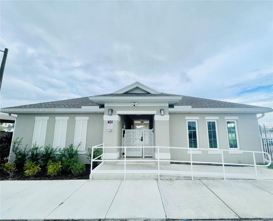 For Rent: $2,200 (3 beds, 2 baths, 1350 Square Feet)