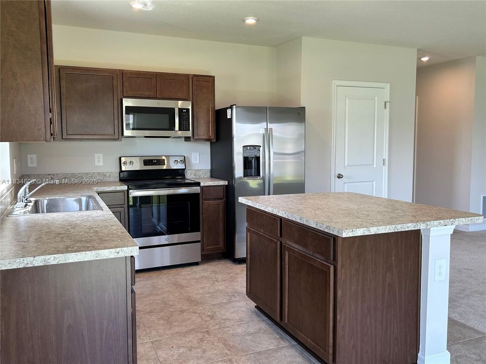 For Rent: $2,200 (3 beds, 2 baths, 1350 Square Feet)