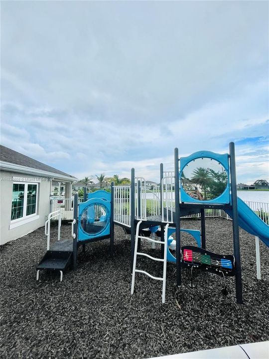 For Rent: $2,200 (3 beds, 2 baths, 1350 Square Feet)