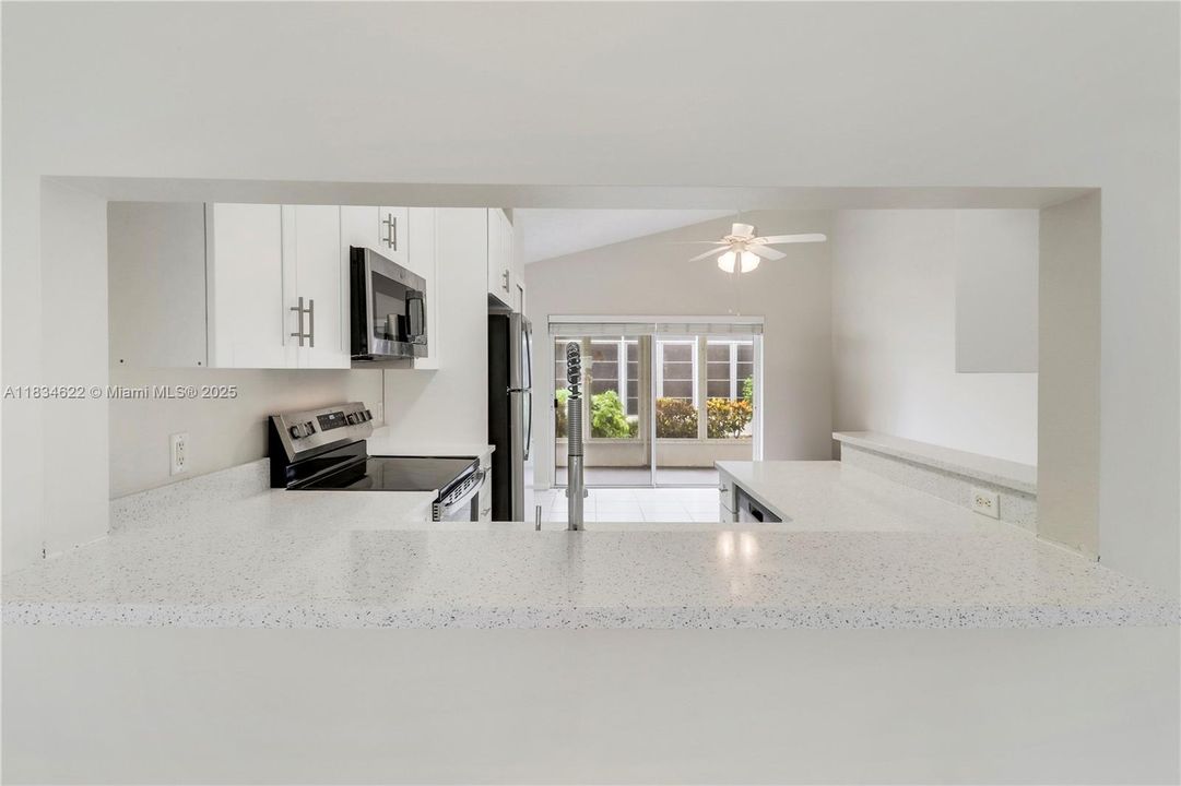 Passthrough from dining area to kitchen