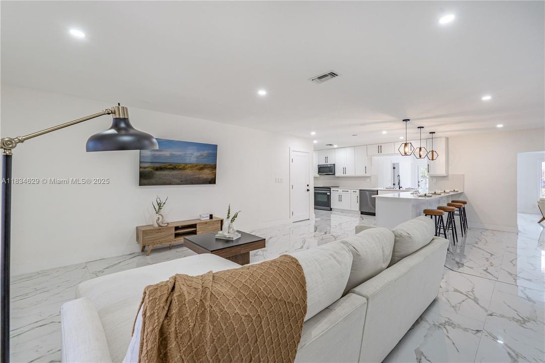 Недавно арендовано: $6,900 (5 спален, 3 ванн, 3039 Квадратных фут)