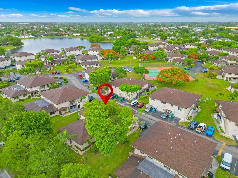 Recently Sold: $330,000 (2 beds, 1 baths, 887 Square Feet)