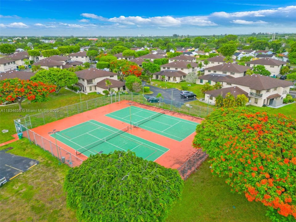 Recently Sold: $330,000 (2 beds, 1 baths, 887 Square Feet)