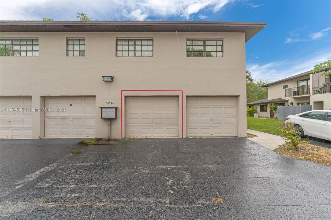 Recently Sold: $330,000 (2 beds, 1 baths, 887 Square Feet)