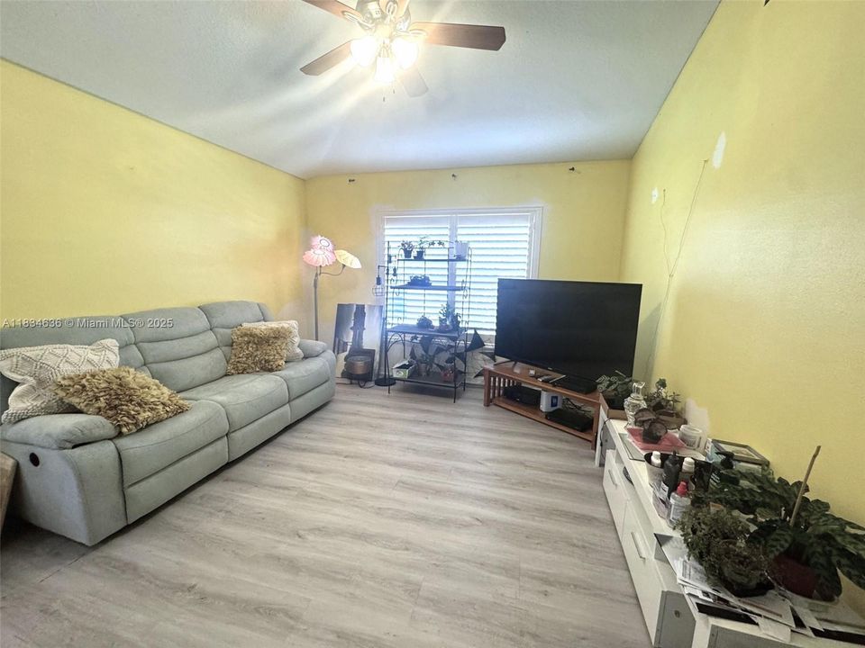 待售: $270,000 (3 贝兹, 2 浴室, 1535 平方英尺)