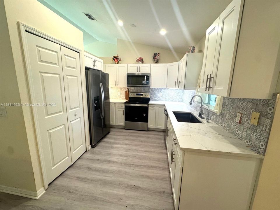 待售: $270,000 (3 贝兹, 2 浴室, 1535 平方英尺)