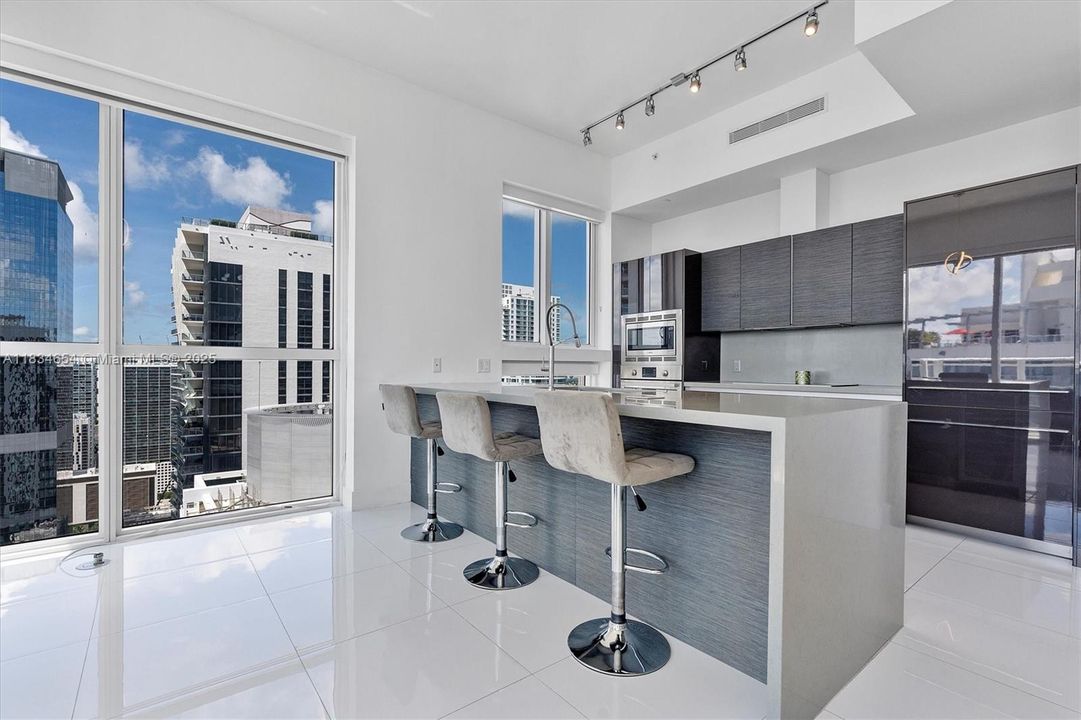 Vendido Recientemente: $935,000 (2 camas, 2 baños, 1134 Pies cuadrados)